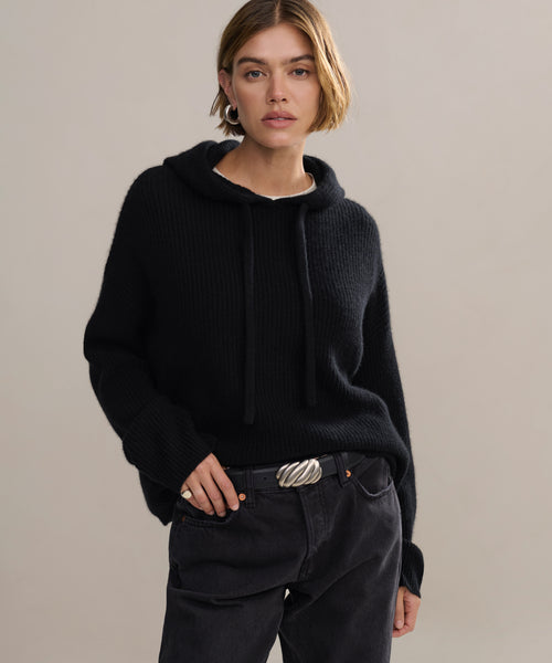 Boxy cashmere hoodie with fisherman stitch. 